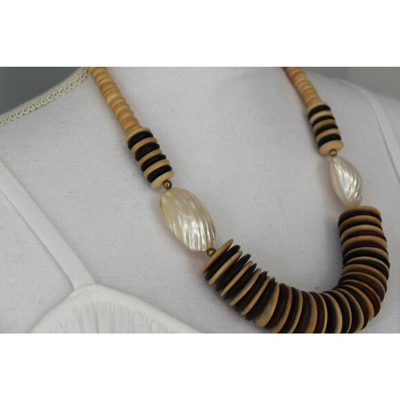 Chunky Wooden Necklace with Shell Details - Picture 4 of 7
